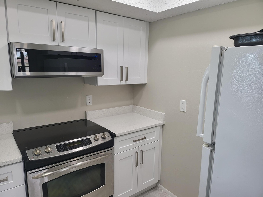 1562 Se Royal Green Circle - Photo 7