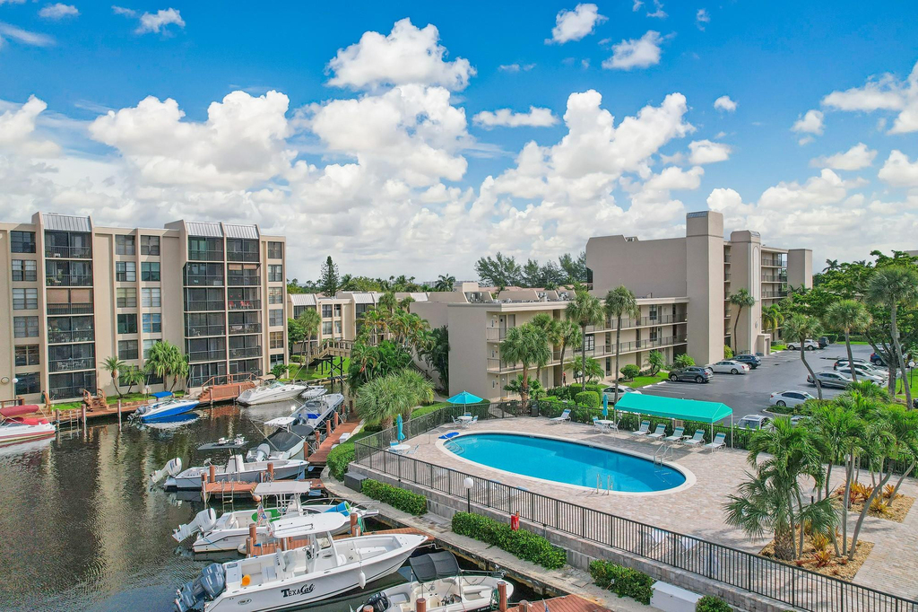 6 Royal Palm Way - Photo 20