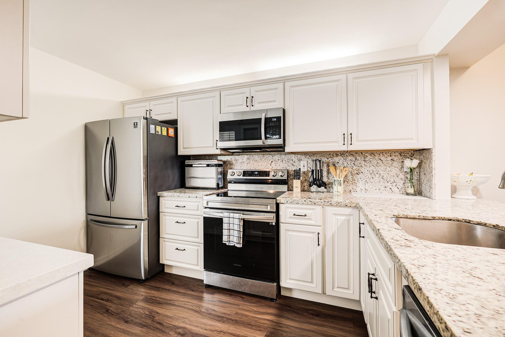 6 Royal Palm Way - Photo 2