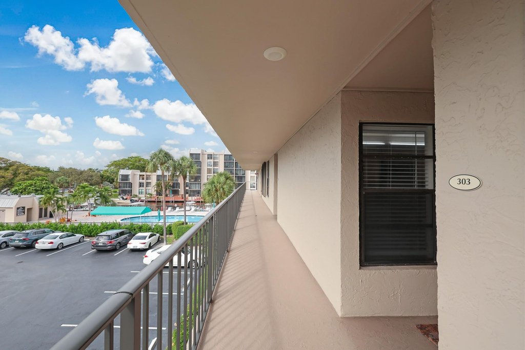 6 Royal Palm Way - Photo 18