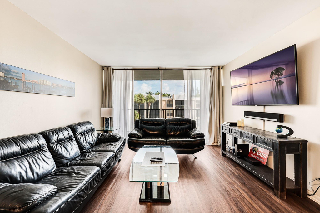 6 Royal Palm Way - Photo 4