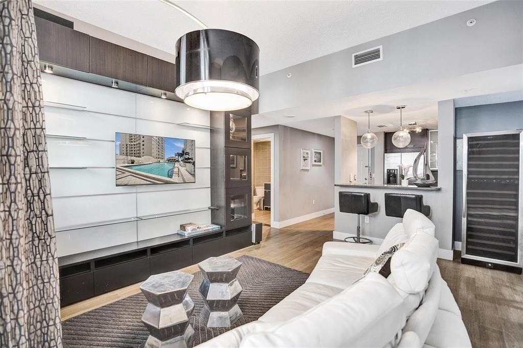 255 Evernia Street - Photo 4