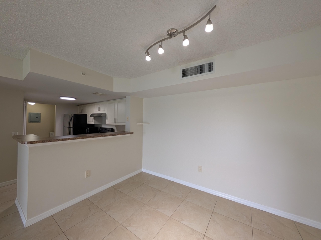 5011 Wiles Road - Photo 4
