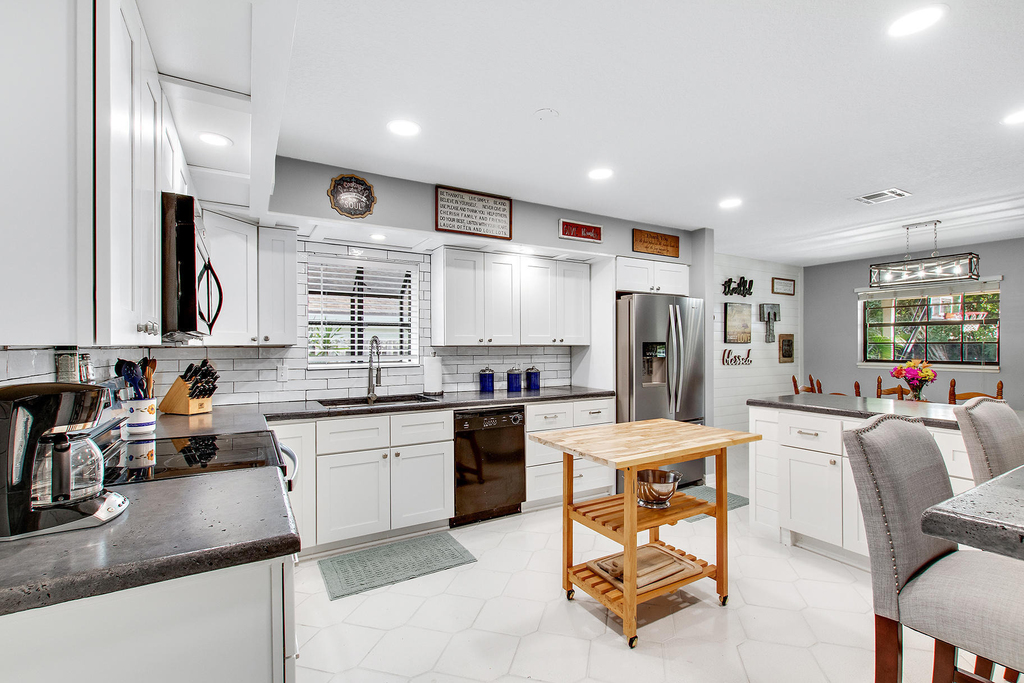 912 Blueberry Drive - Photo 0