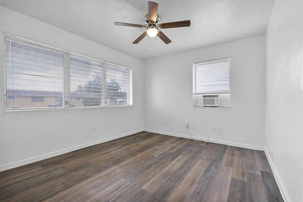 515 Ne 150th Street - Photo 4