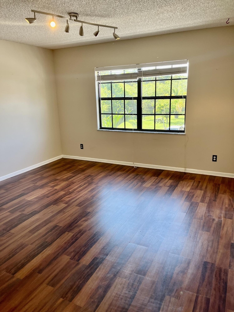 2470 Se Garden Terrace - Photo 3