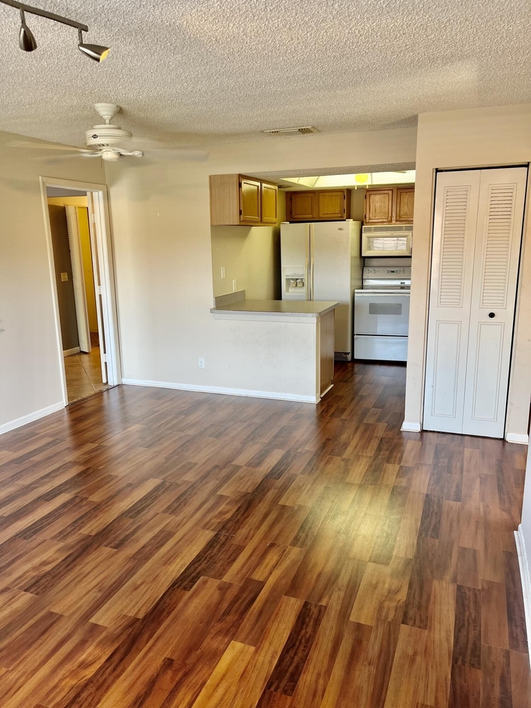 2470 Se Garden Terrace - Photo 4