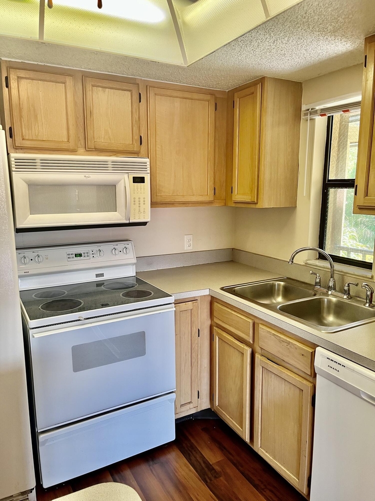 2470 Se Garden Terrace - Photo 6