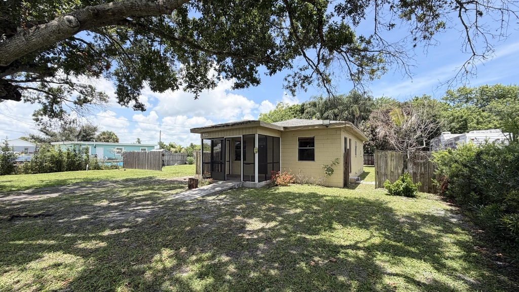 310 Dickson Drive - Photo 4