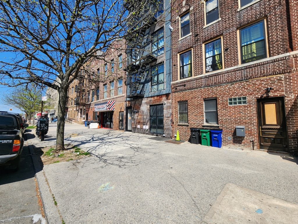 1525 St Johns Place - Photo 16