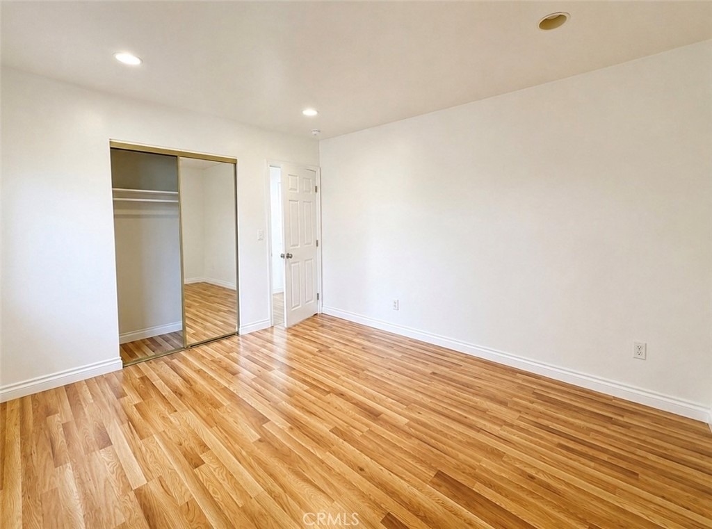 1372 W 36th Street - Photo 6