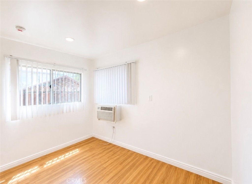 1372 W 36th Street - Photo 9