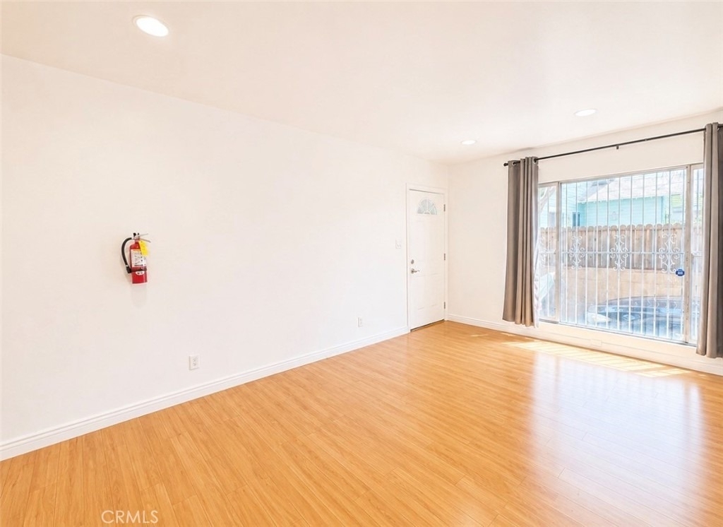 1372 W 36th Street - Photo 3