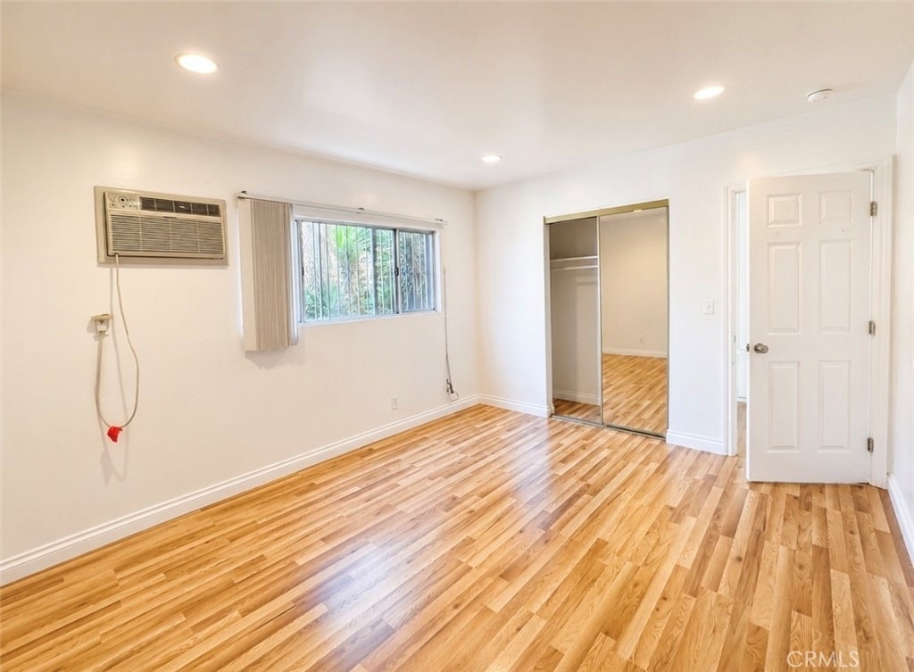 1372 W 36th Street - Photo 7