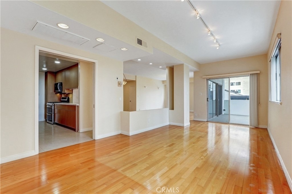 10787 Wilshire - Photo 15
