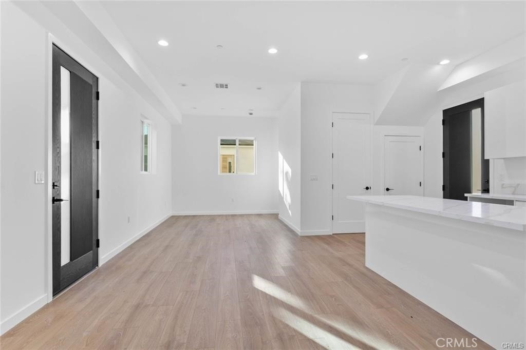 6846 Cedros Avenue - Photo 8