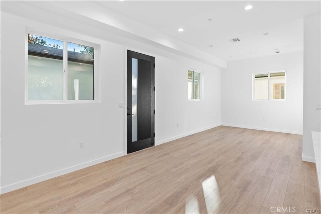 6846 Cedros Avenue - Photo 7