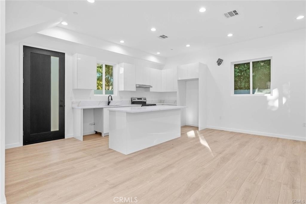 6846 Cedros Avenue - Photo 9