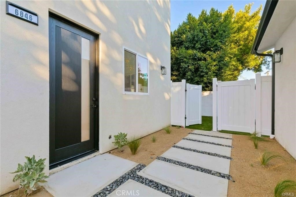 6846 Cedros Avenue - Photo 0