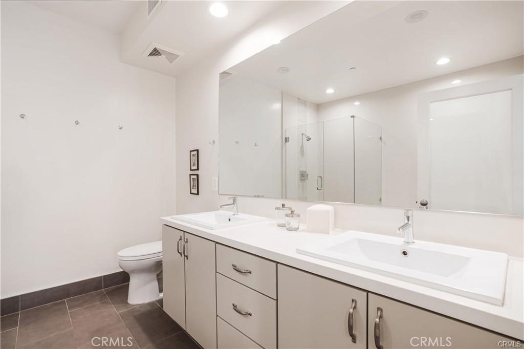 12020 Guerin St # Ph 5 - Photo 16