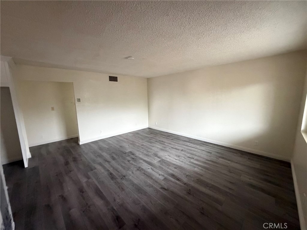 912 S Ash Avenue - Photo 3