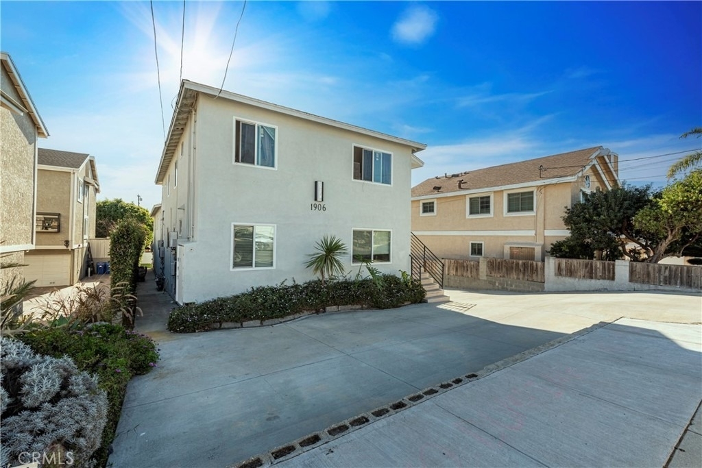 1906 Carnegie Lane - Photo 1