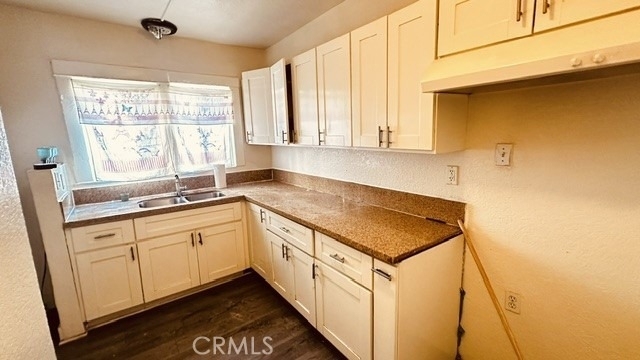 1221 W 59th - Photo 7
