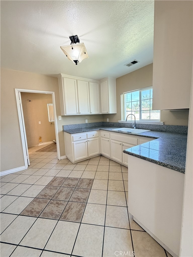 2820 Madison - Photo 11