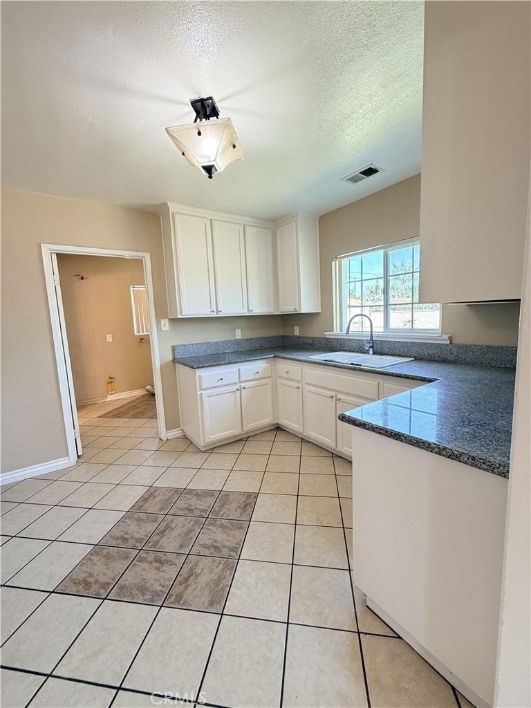 2820 Madison - Photo 10