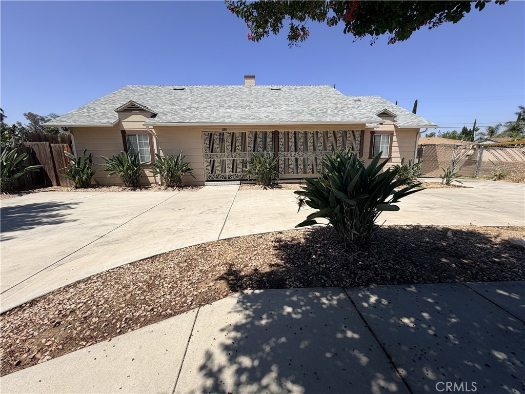 2820 Madison - Photo 3
