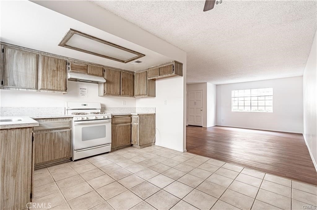 415 W Center Street - Photo 8