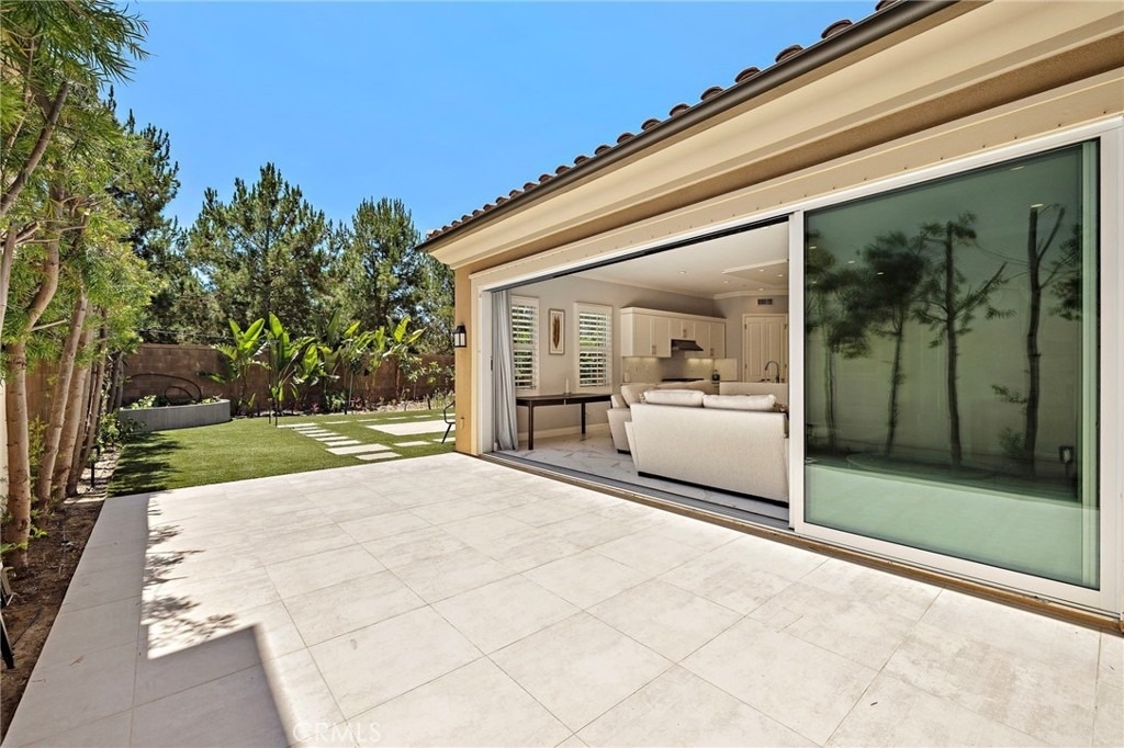 72 Henson - Photo 3