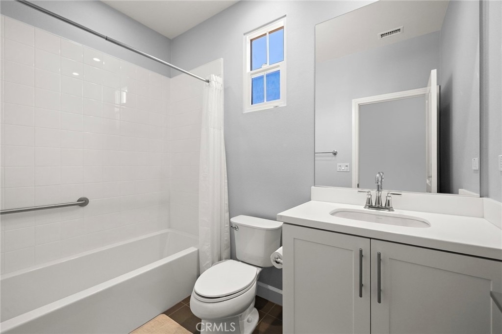 72 Henson - Photo 16