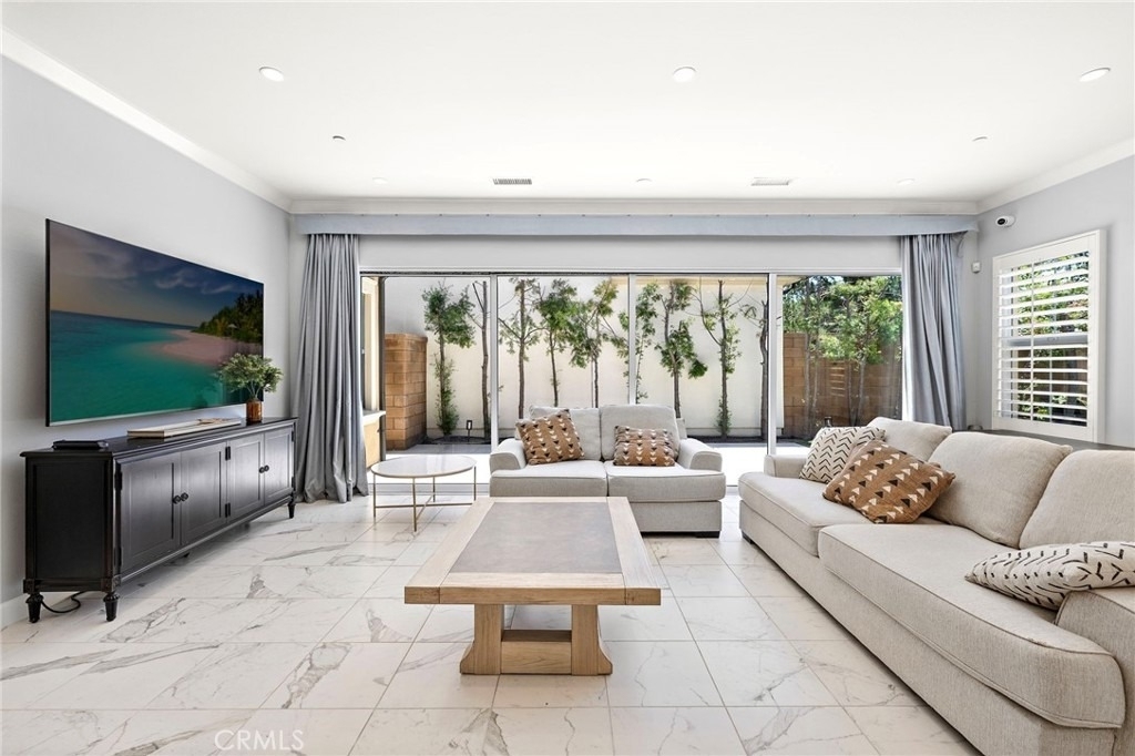 72 Henson - Photo 4