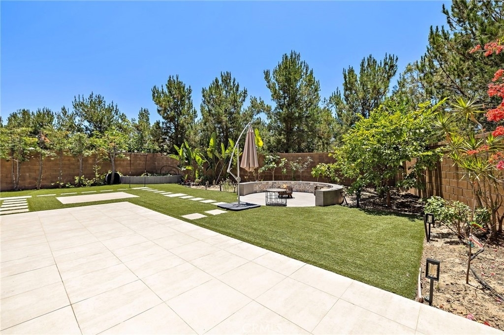 72 Henson - Photo 1