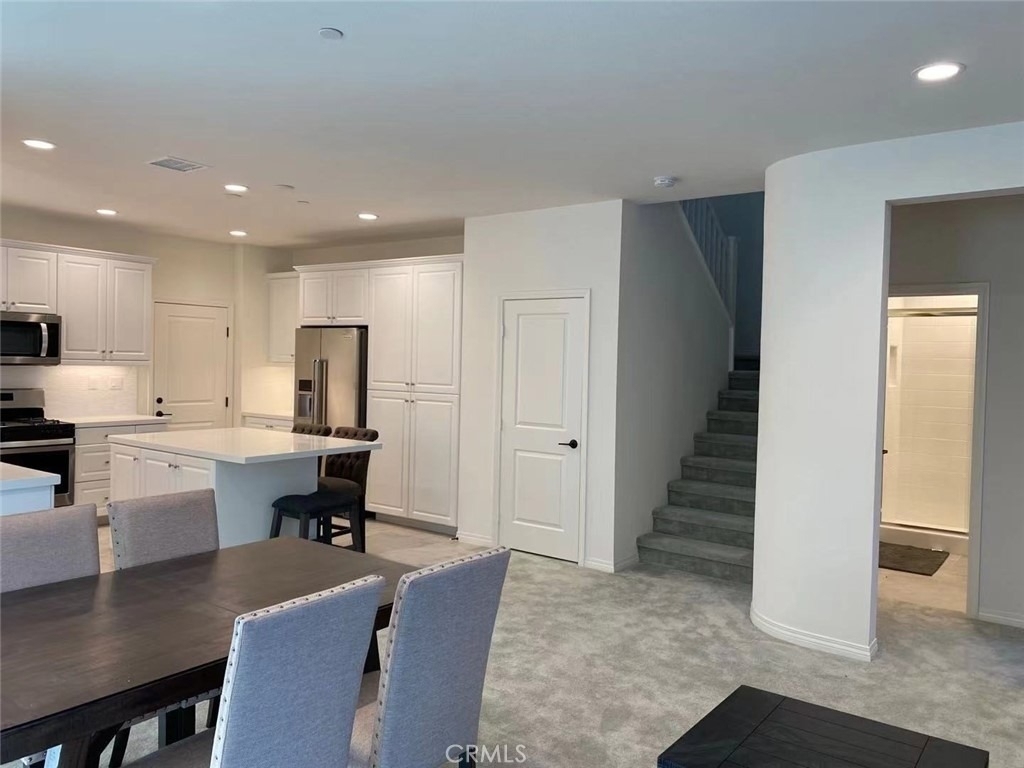 105 Henson - Photo 2