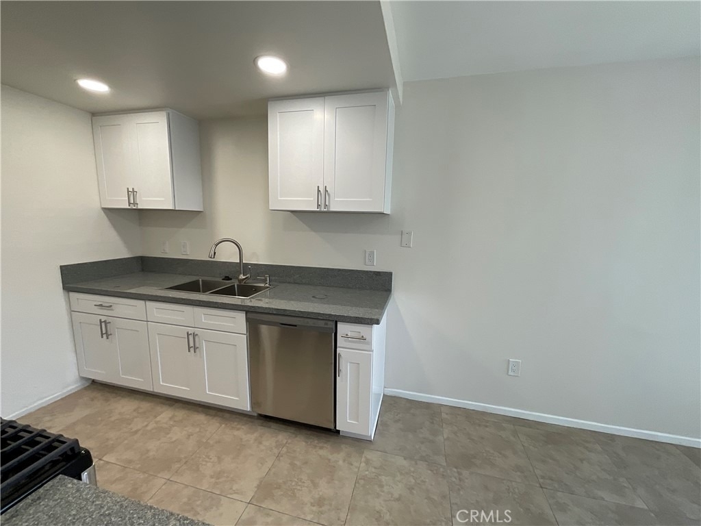 201 Joliet Avenue - Photo 15