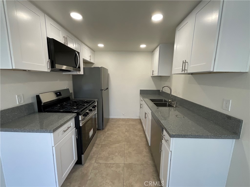 201 Joliet Avenue - Photo 13