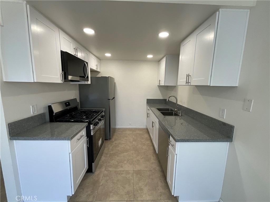 201 Joliet Avenue - Photo 12