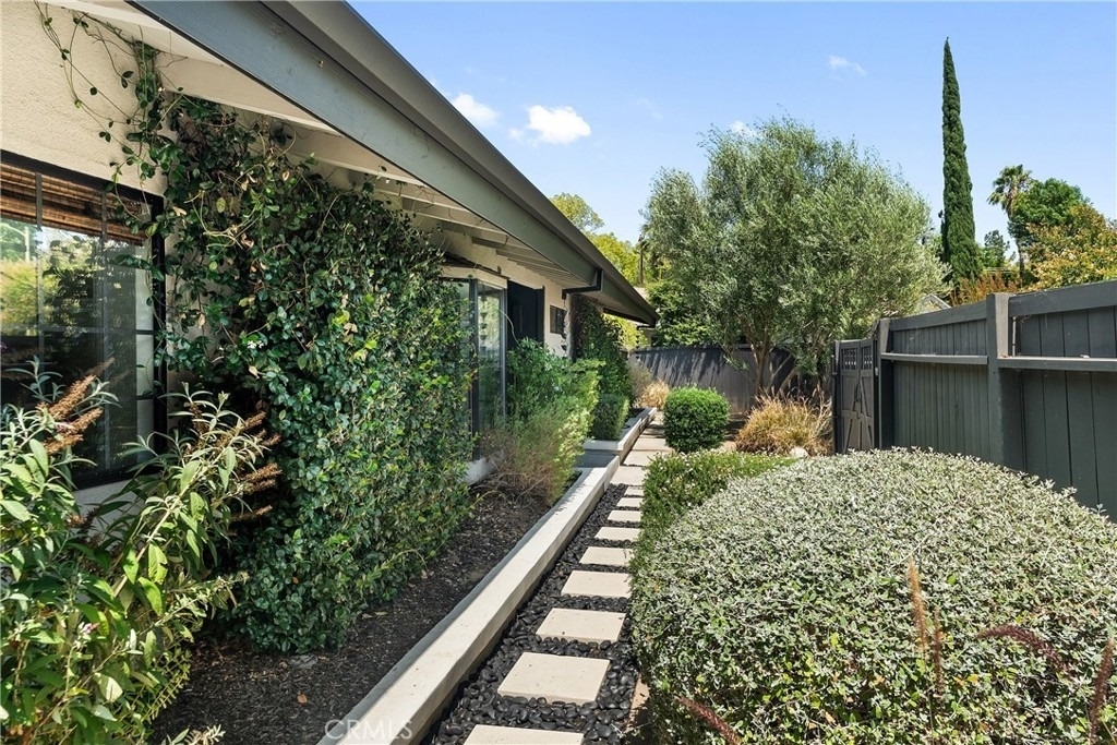 5650 Maynard - Photo 1