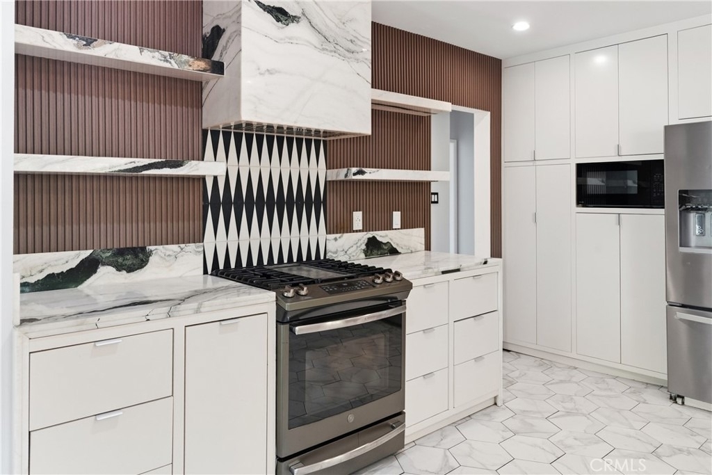 5650 Maynard - Photo 14
