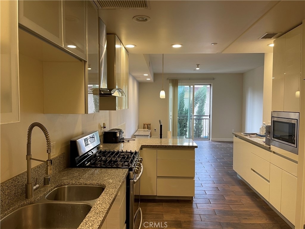 28 N 3rd - Photo 5