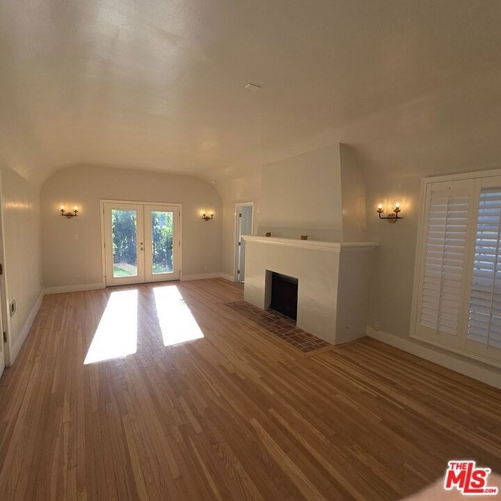 418 S Roxbury Drive - Photo 9