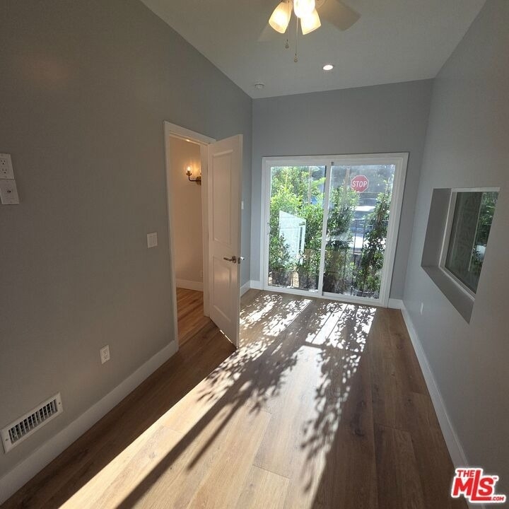 418 S Roxbury Drive - Photo 29