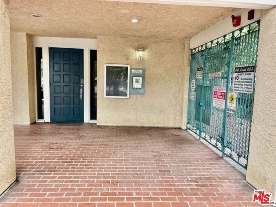 18307 Burbank Boulevard - Photo 2