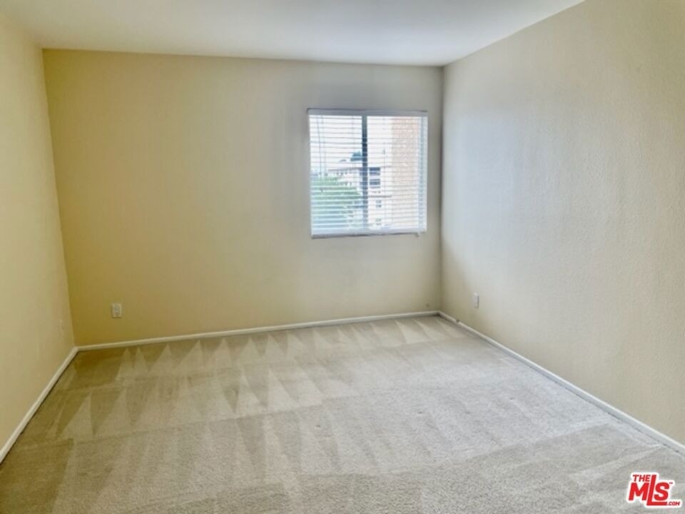 18307 Burbank Boulevard - Photo 8