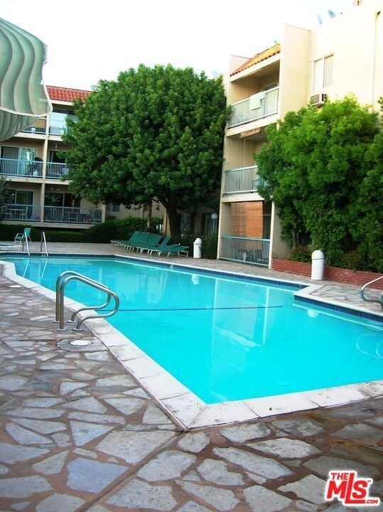 18307 Burbank Boulevard - Photo 20