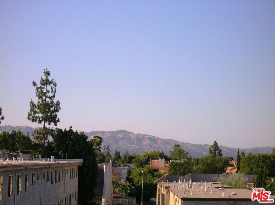 18307 Burbank Boulevard - Photo 3