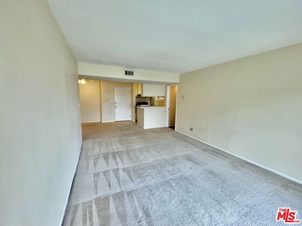 18307 Burbank Boulevard - Photo 7