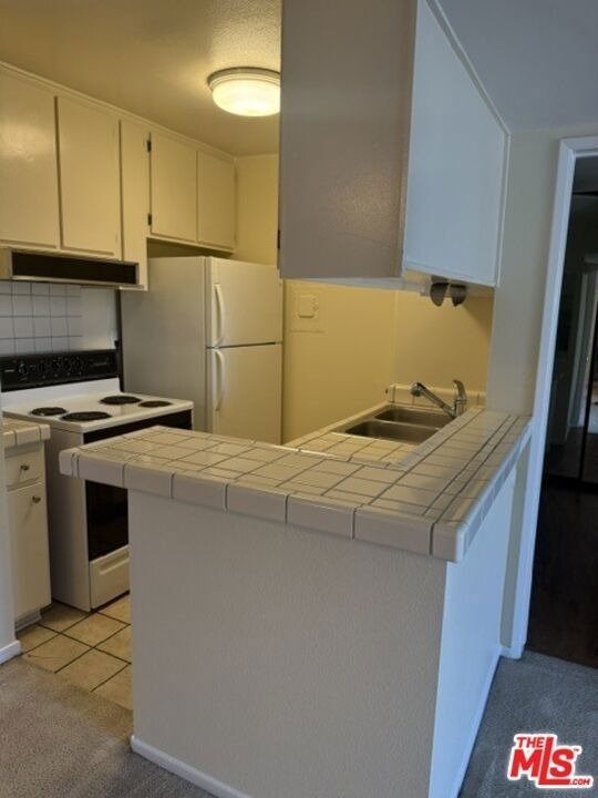 18307 Burbank Boulevard - Photo 5